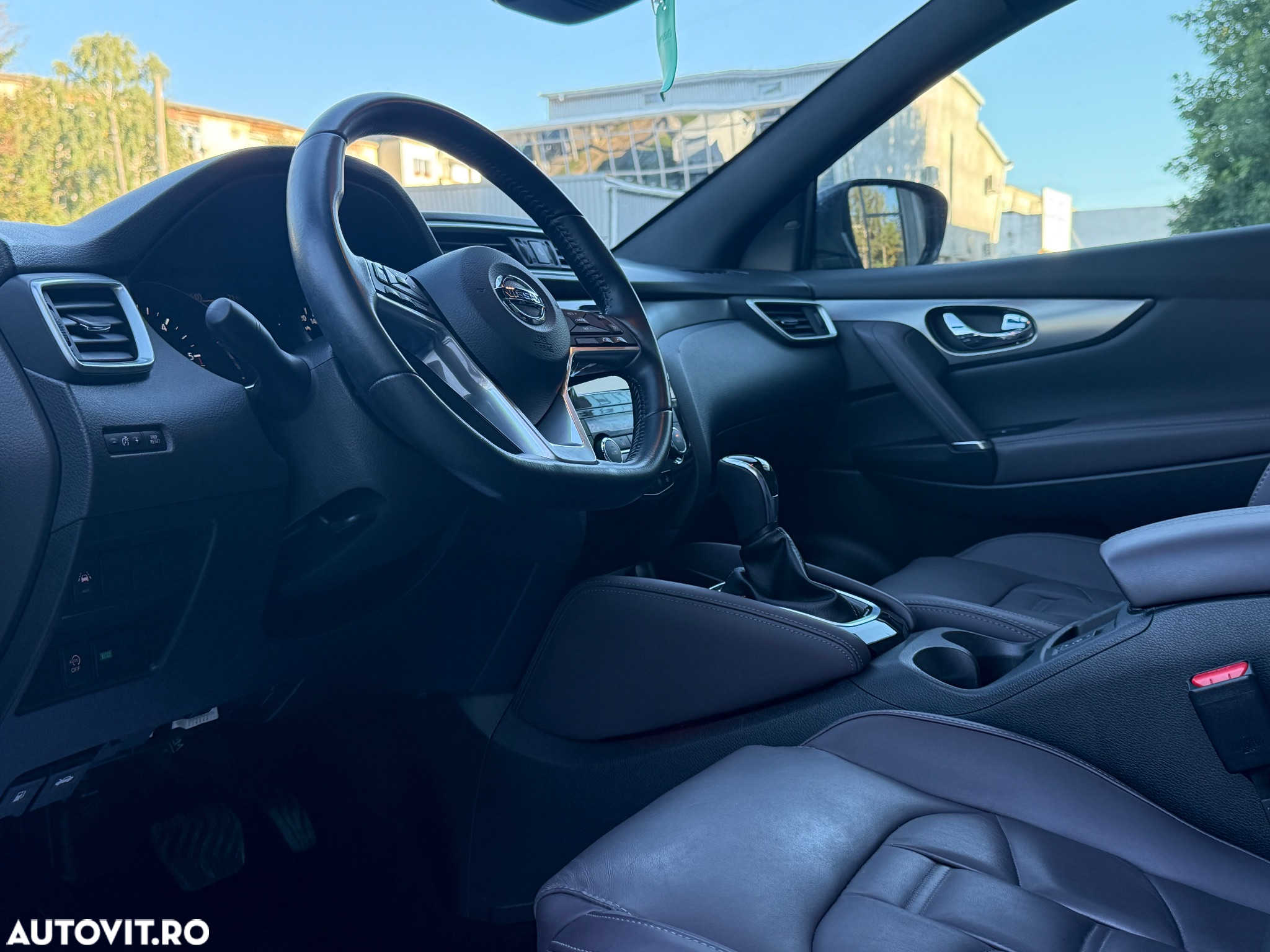 Nissan Qashqai 1.6 DCI Xtronic TEKNA+ - 26