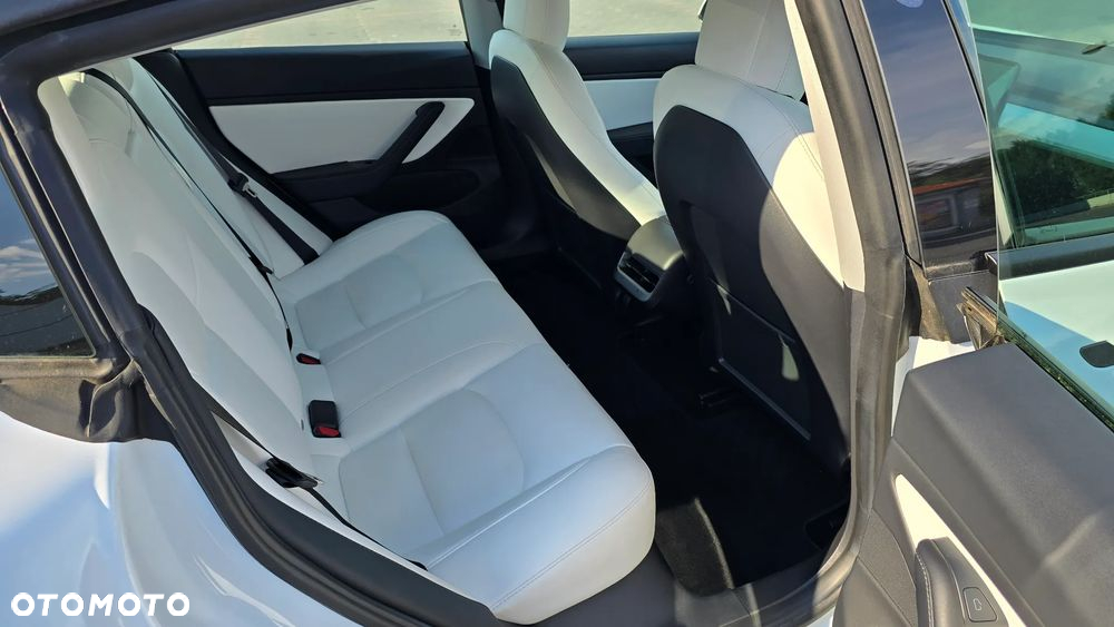 Tesla Model 3 Long Range AWD - 4