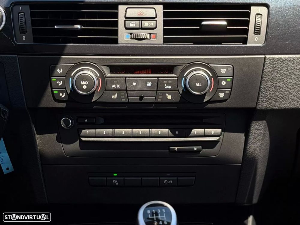 BMW 320 d Line Luxury - 15
