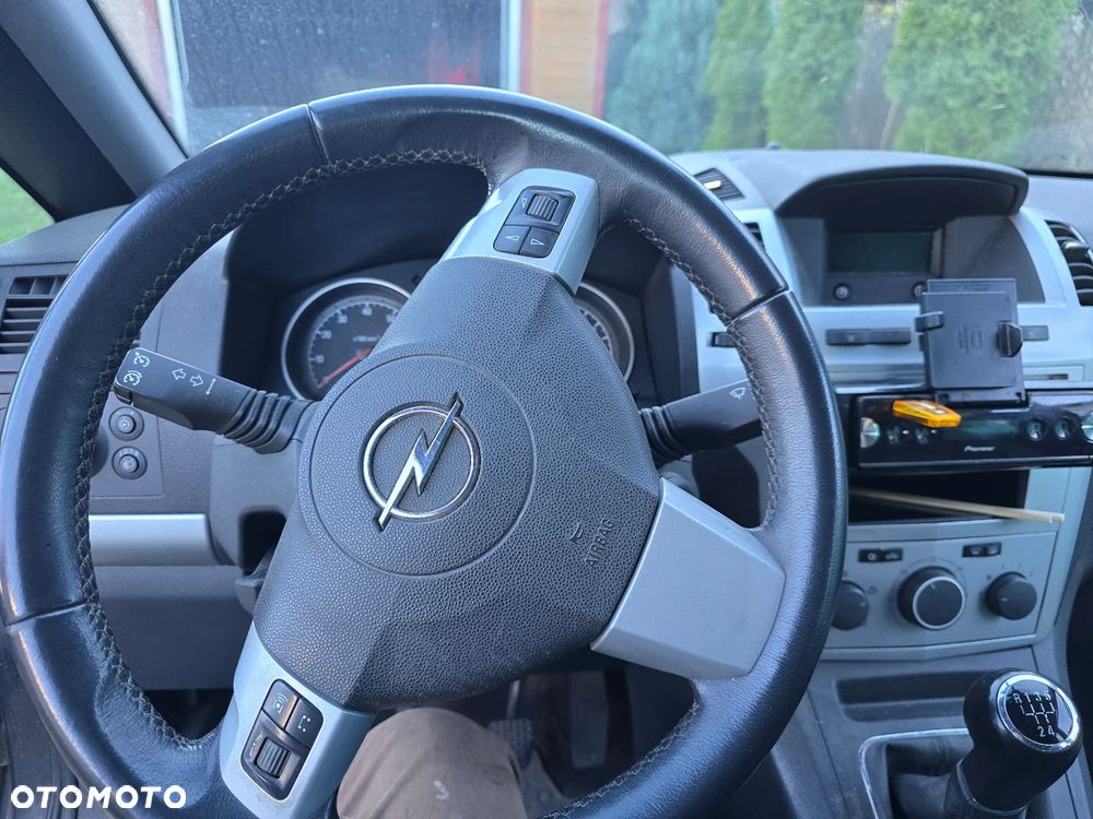 Opel Zafira 2012 photo 2