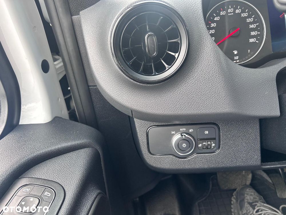Mercedes-Benz Sprinter - 12