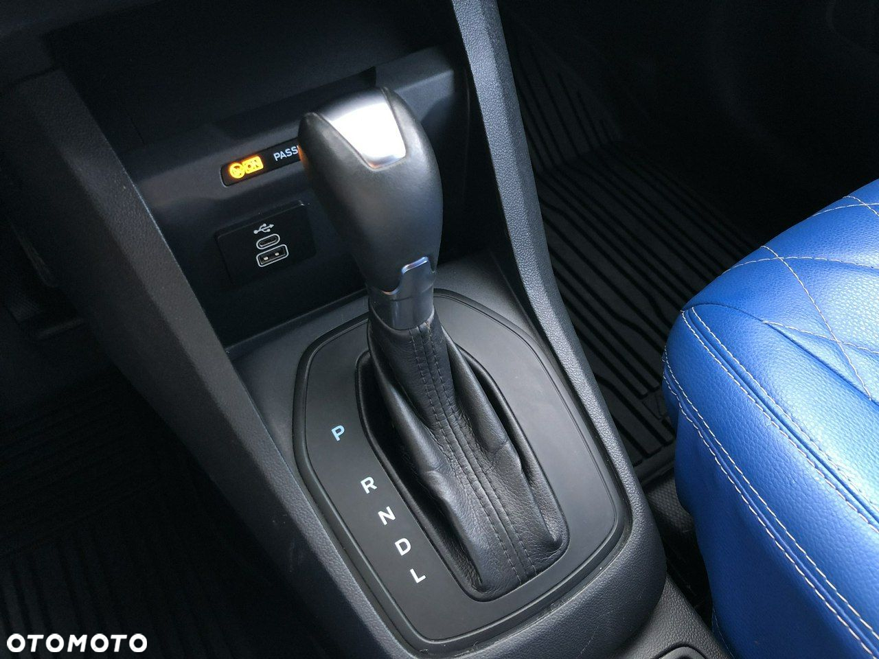 Ford Transit Courier - 35