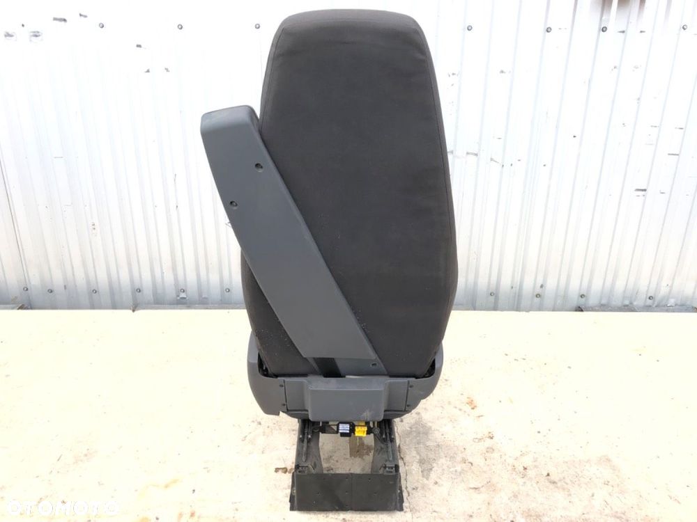 FOTEL LEWY PRZÓD - 1890.00 PLN - SCANIA P,G,R,T - series 2003 - 2022 R 450 - 3