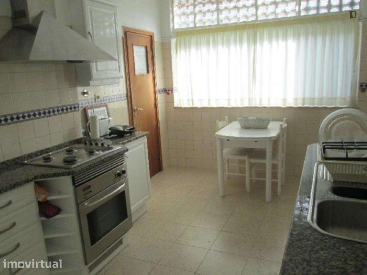 Quarto - localizado em Celas Coimbra Portugal Coimbra - Grande imagem: 3/4