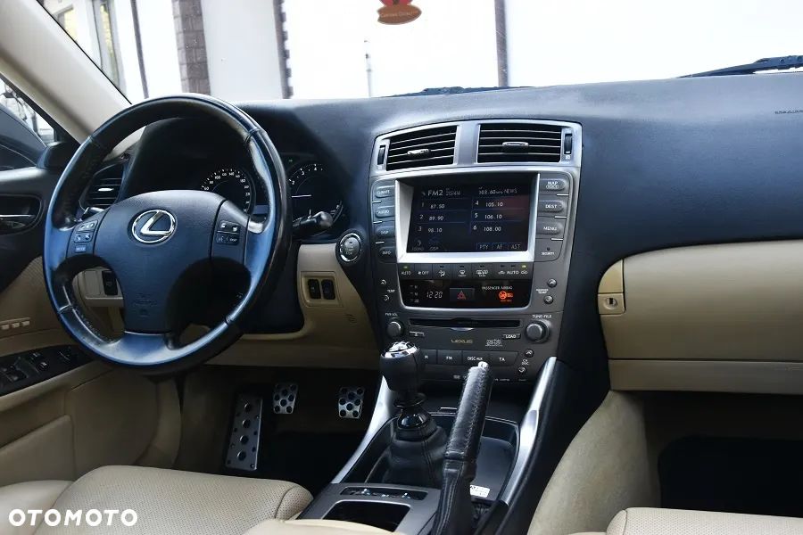 Lexus IS 250 Prestige - 22