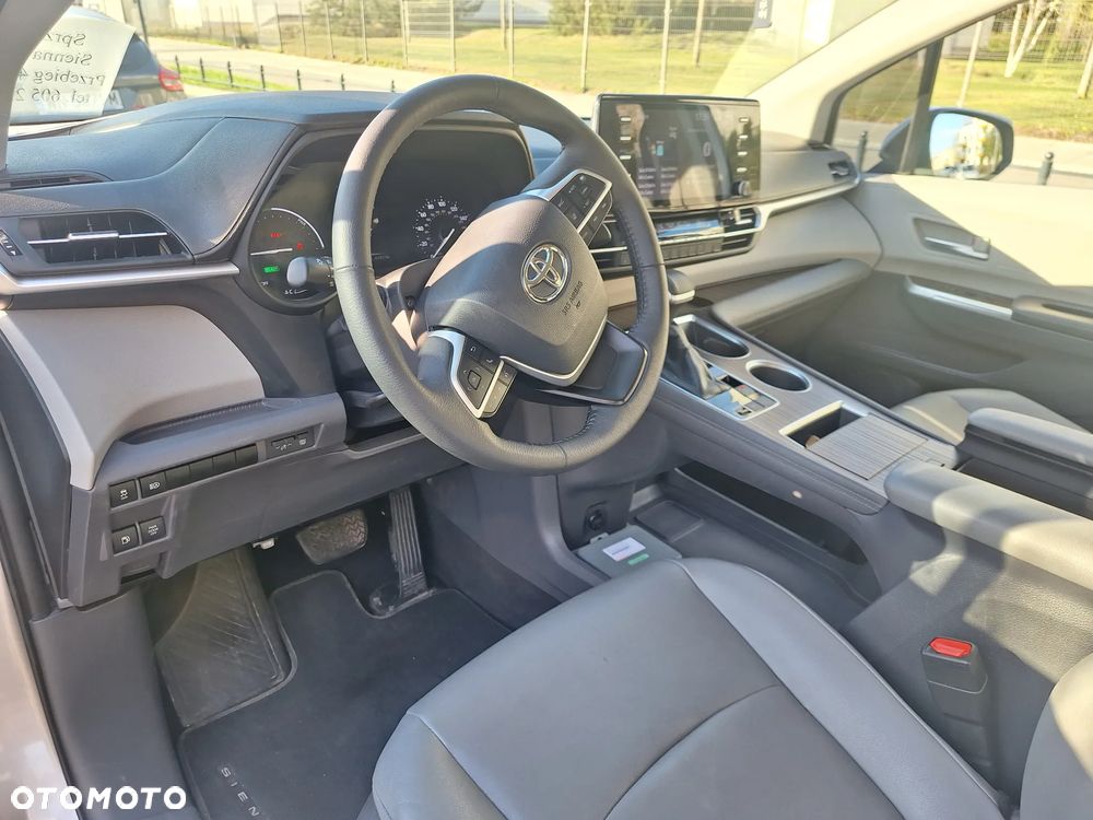 Toyota Sienna - 6