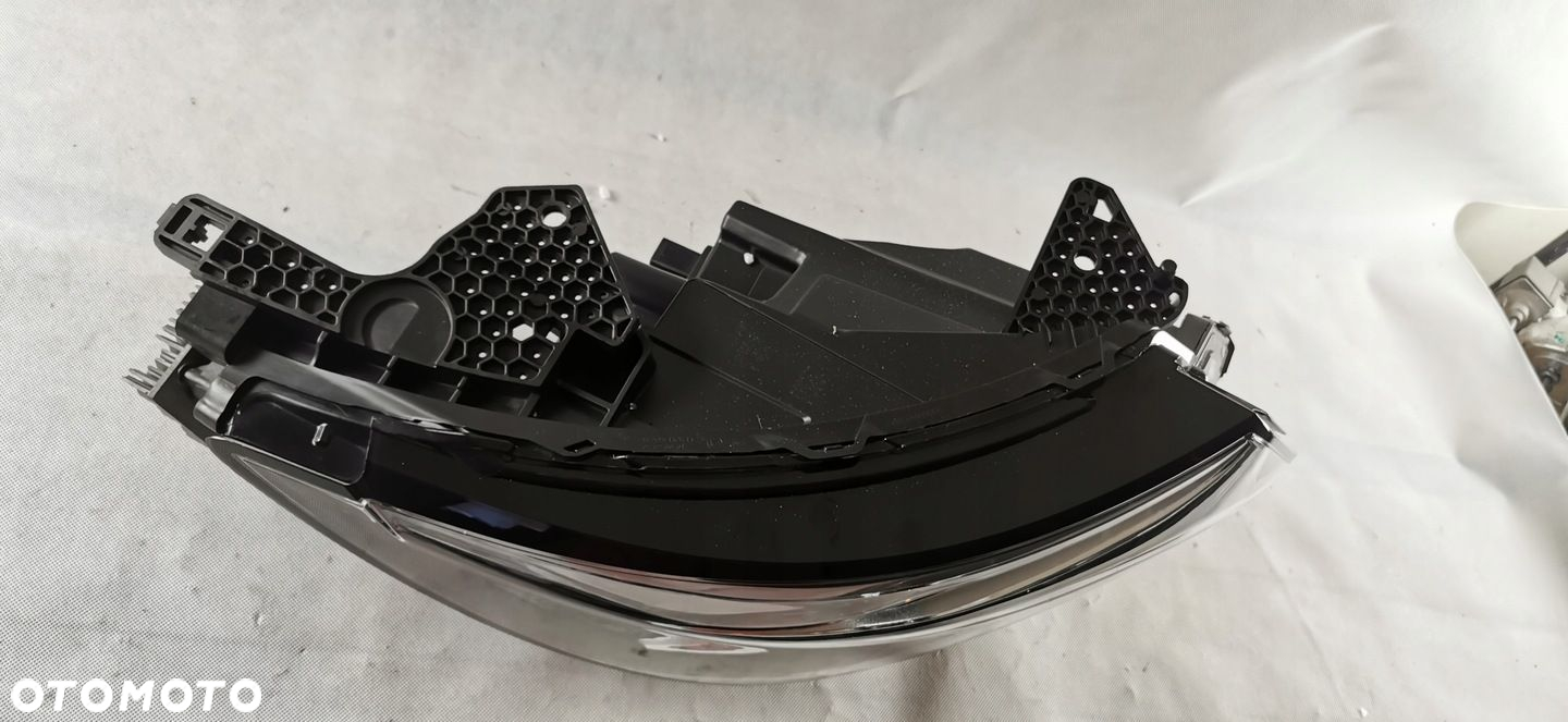 DONGFENG FENGON 5 IX5 REFLEKTOR PRAWY FULL LED - 5