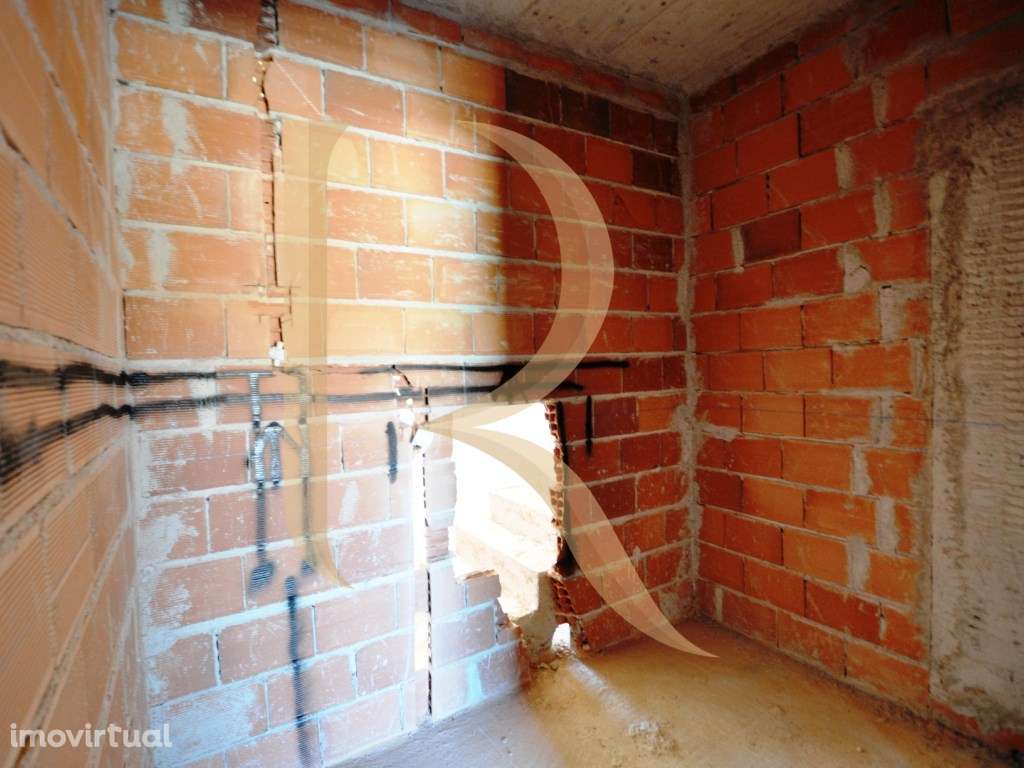 Apartamento duplex T2+2 novo com garagem e sótão em Vale de Milhaço... - Grande imagem: 4/17