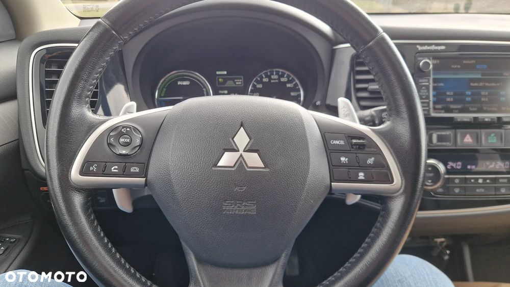 Mitsubishi Outlander 2.0 4WD Top - 12