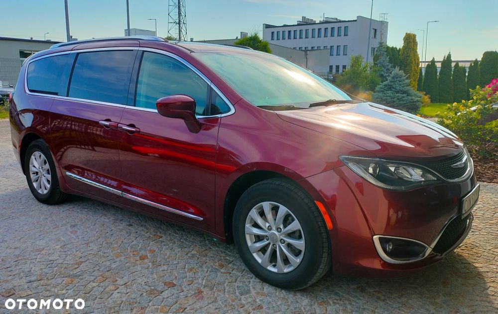 Chrysler Pacifica - 4
