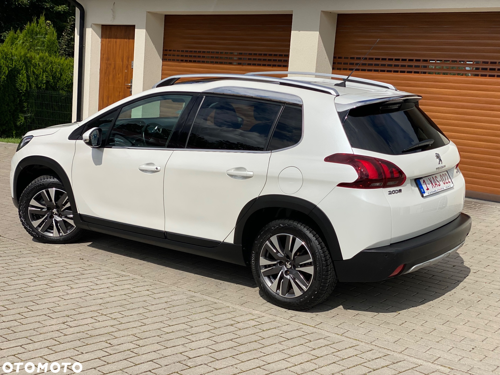 Peugeot 2008 1.2 Pure Tech Allure S&S - 39