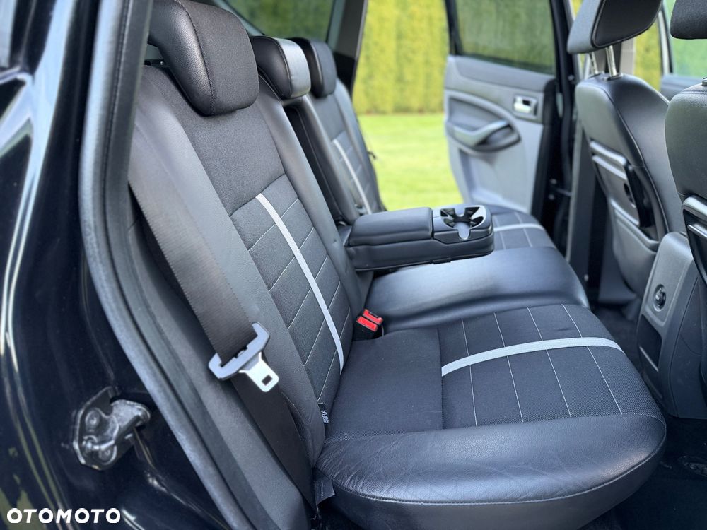 Ford Kuga 2.0 TDCi 4x4 Titanium - 32