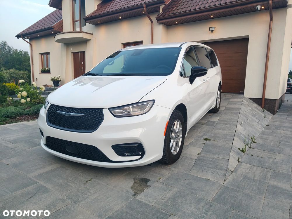 Chrysler Pacifica - 32