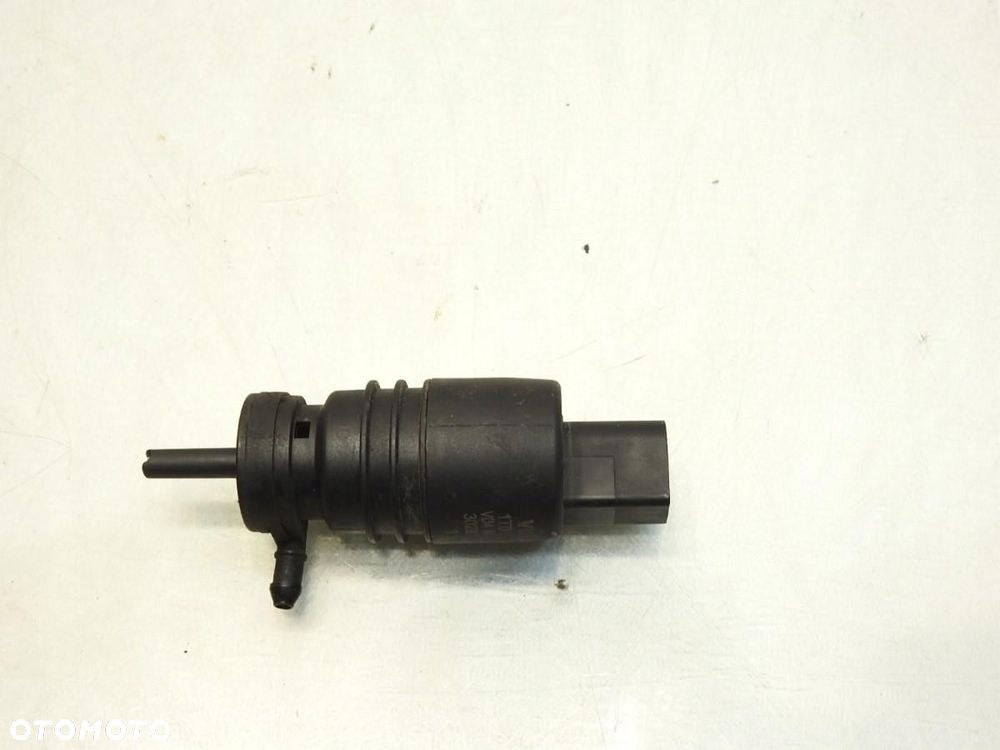 POMPKA SPRYSKIWACZY SZYBY CZOŁOWEJ VW PASSAT B6 - 7