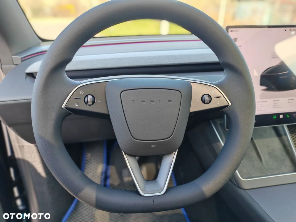 Tesla Model Y Long Range Dual Motor AWD - 18