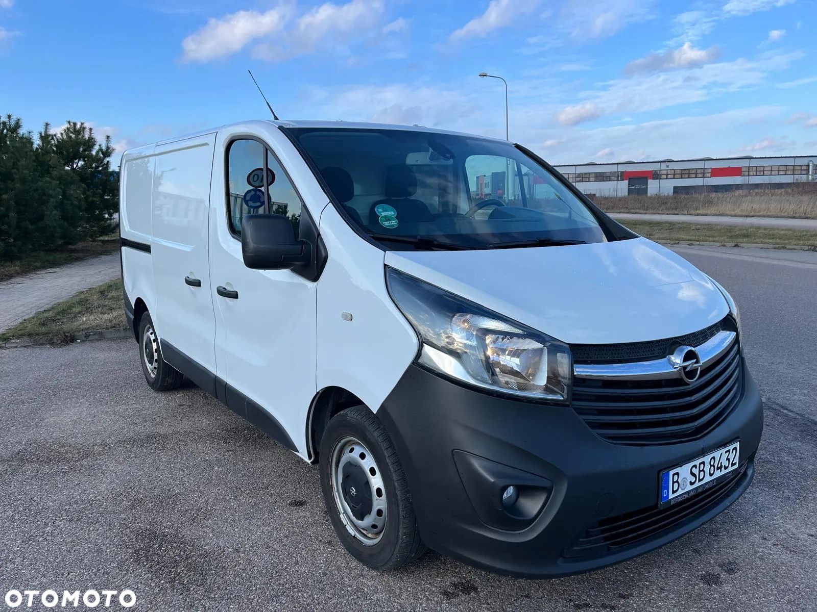 Opel Vivaro - 1