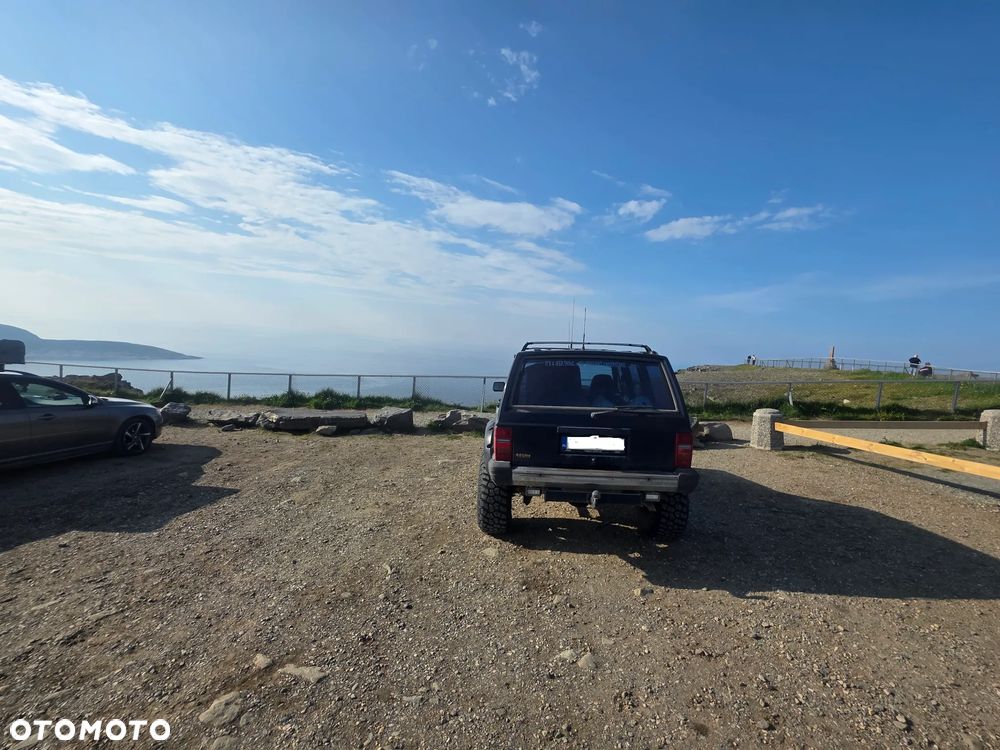 Jeep Cherokee - 26