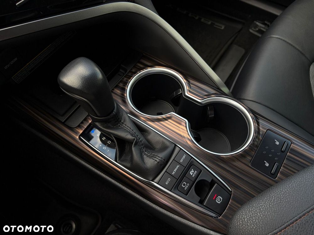 Toyota Camry 2.5 Hybrid Executive CVT - 23