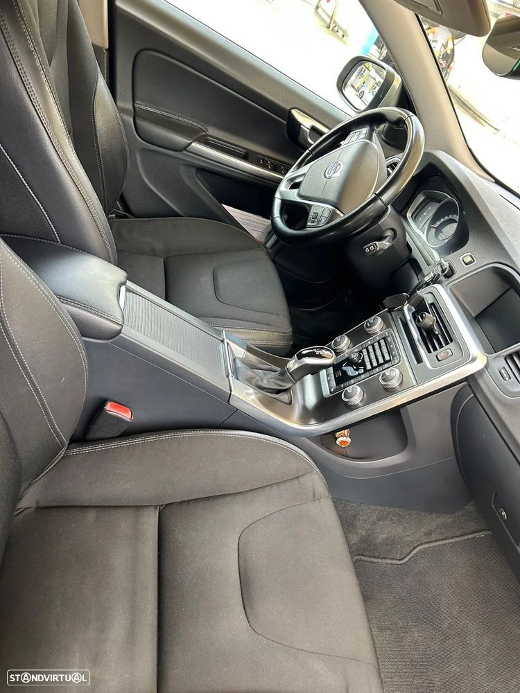 Volvo V60 2.0 D4 Momentum Geartronic - 7