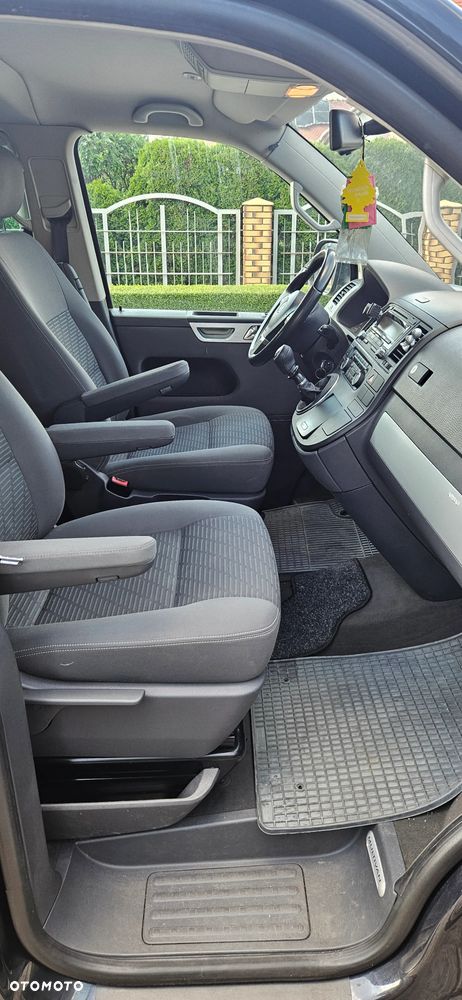 Volkswagen Multivan - 23