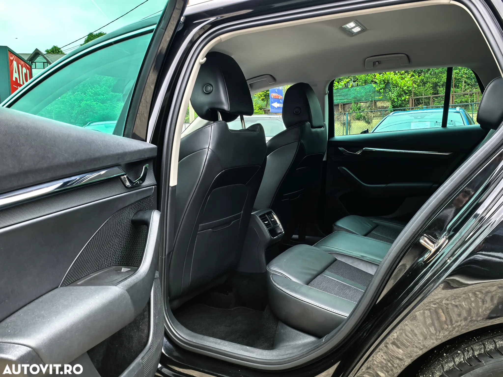 Skoda Octavia Combi 2.0 TDI DSG Style - 16