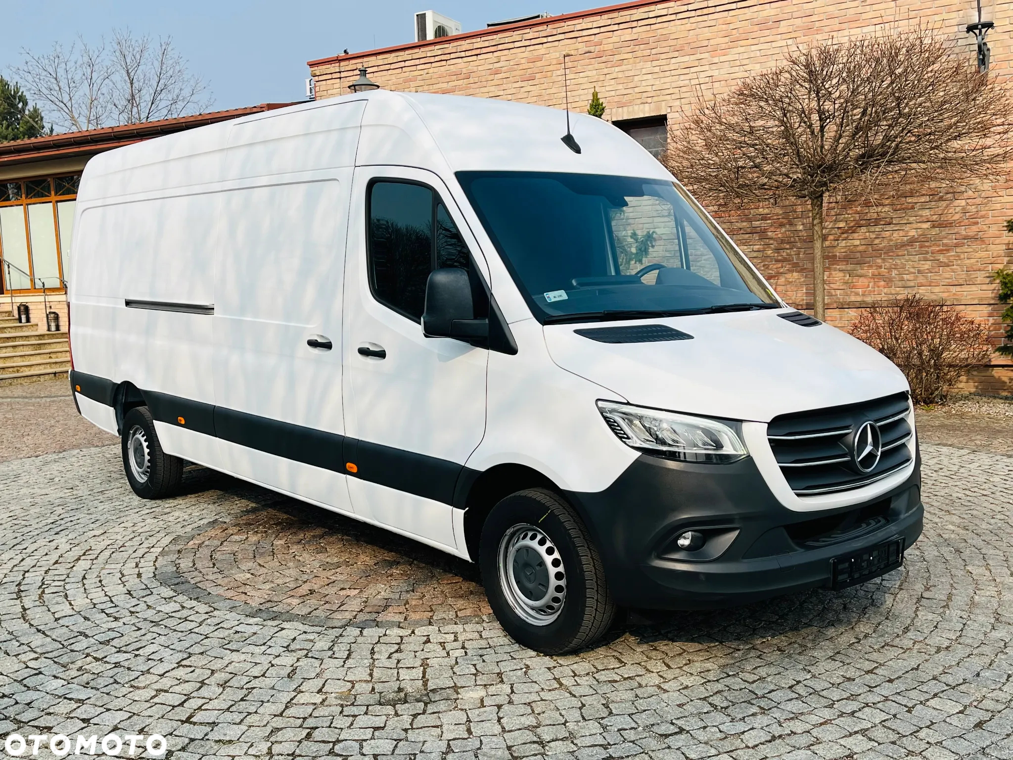 Mercedes-Benz SPRINTER 319 V6 L3H2 - 2