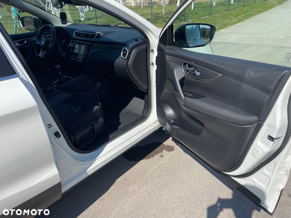 Nissan Qashqai 1.6 DIG-T N-Connecta - 24