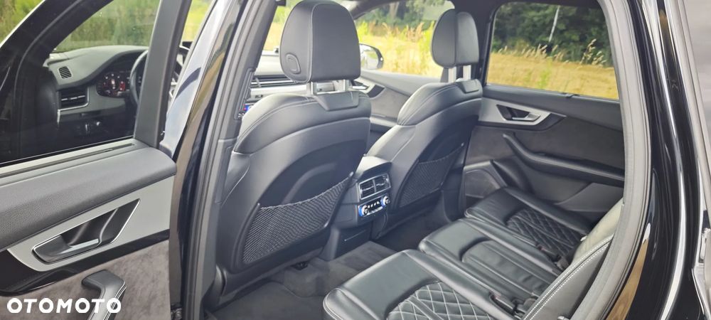 Audi SQ7 - 7