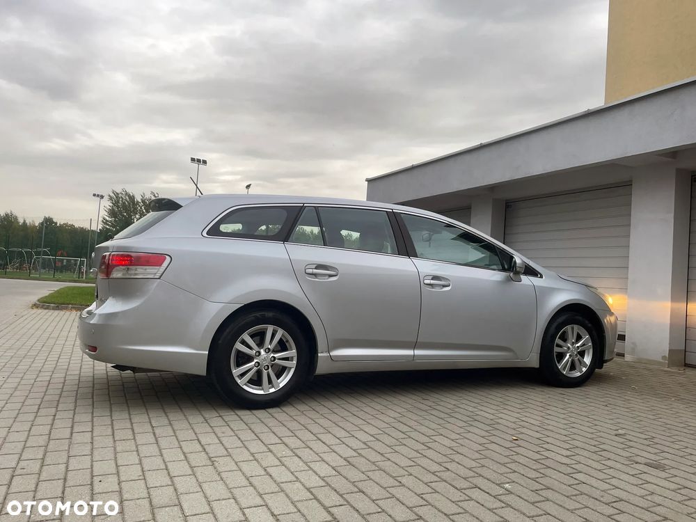 Toyota Avensis Touring Sports 1.8 Edition-S - 23