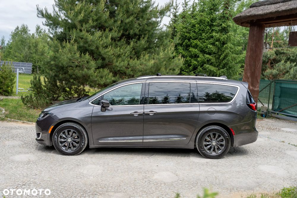 Chrysler Pacifica - 15