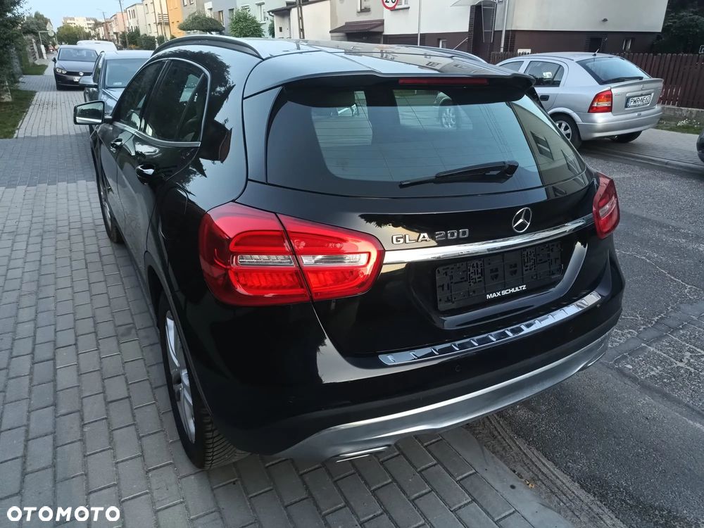 Mercedes-Benz GLA 200 7G-DCT Style - 3