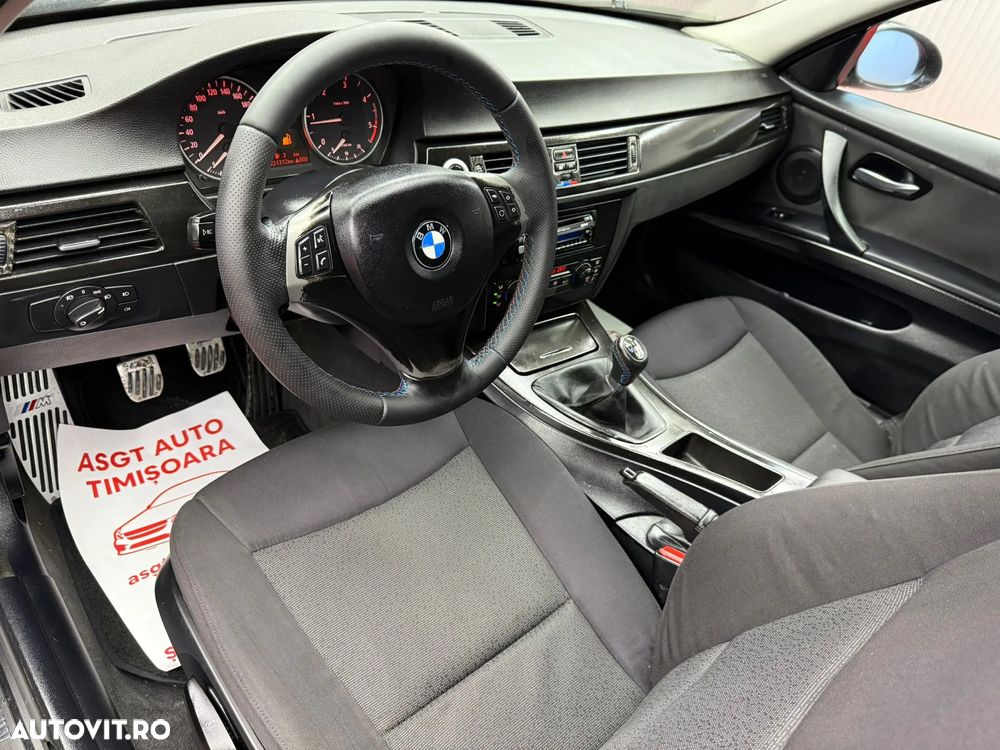 BMW Seria 3 320d Touring - 9