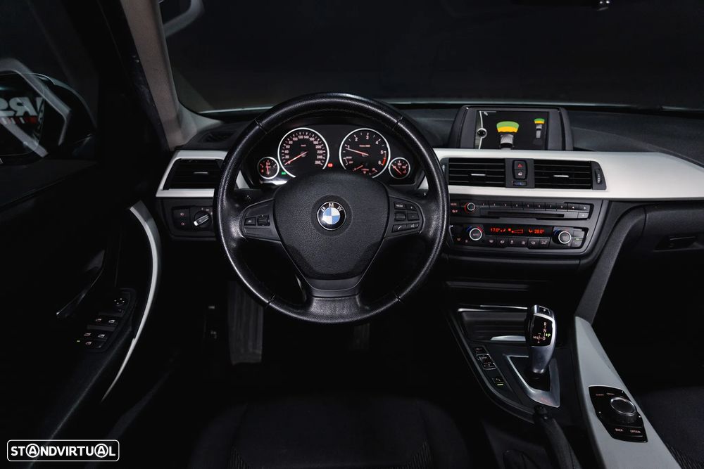 BMW 320 d Auto Exclusive - 23
