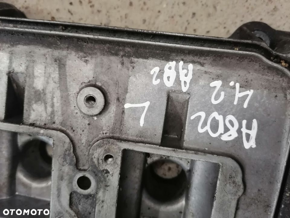 Pokrywa Zaworów Prawa Audi A8 D2 3.7 4.2 V8 077103472D - 3