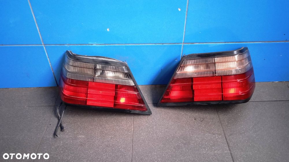 Lampa lewa prawa tylna Mercedes W124 - 1
