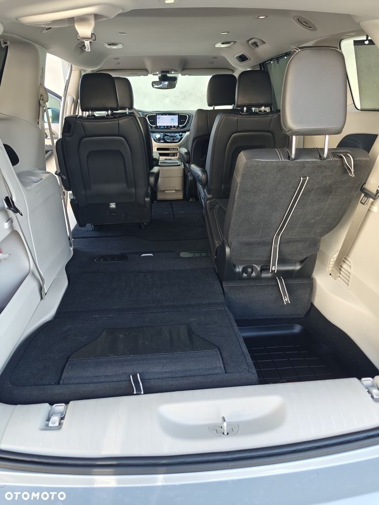 Chrysler Pacifica - 12