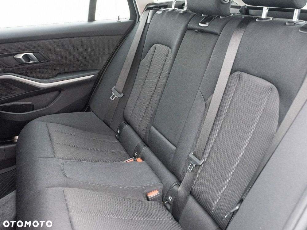BMW Seria 3 318i - 28
