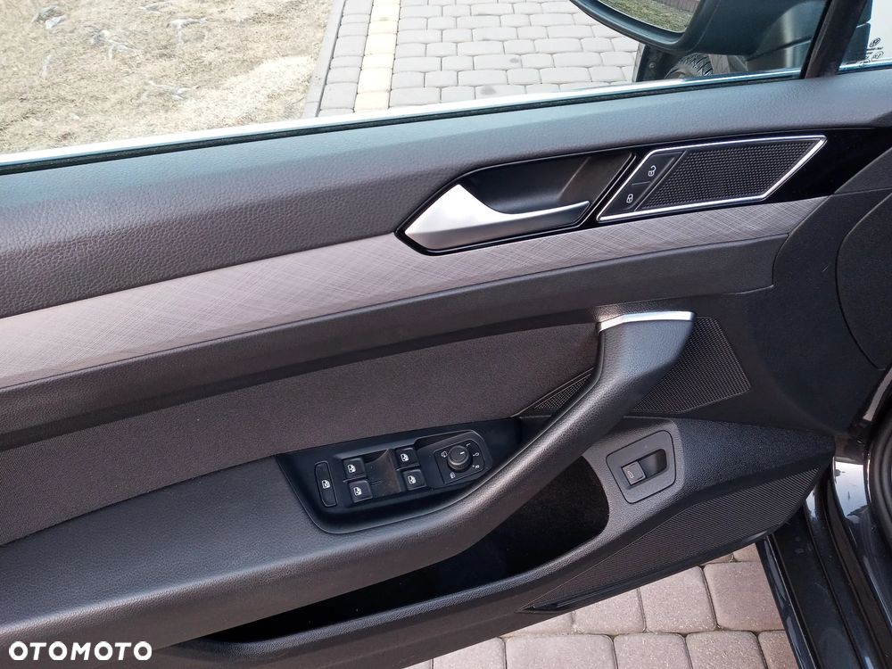 Volkswagen Passat 2.0 TSI Business DSG - 13