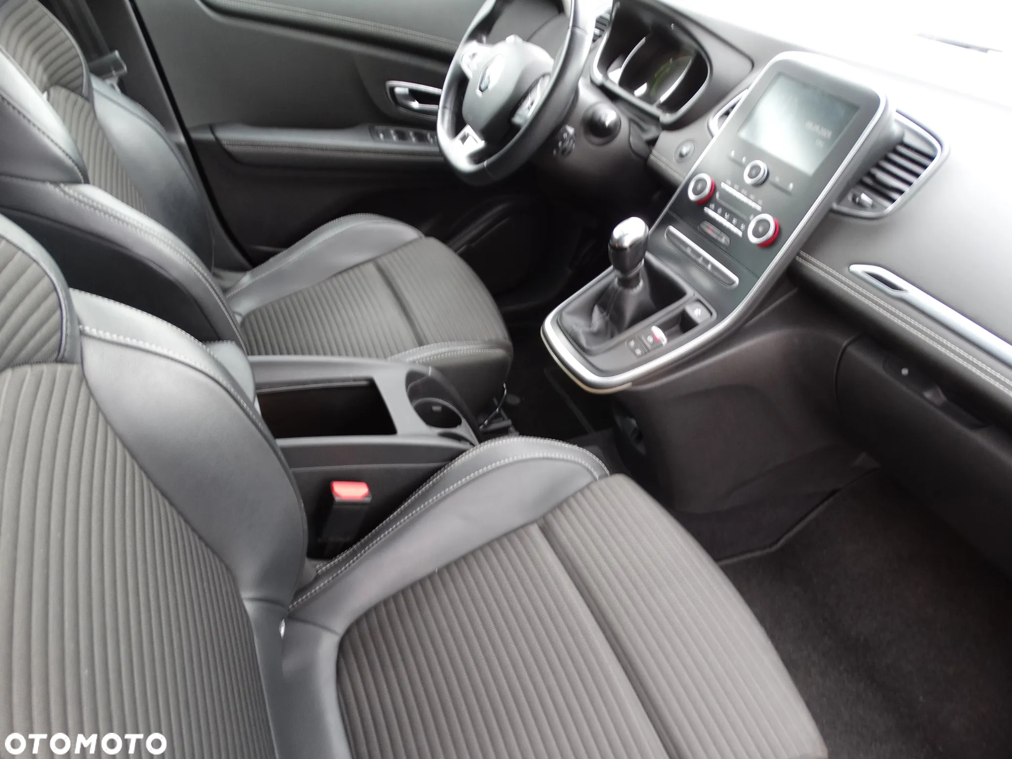 Renault Scenic dCi 110 Hybrid Assist Business - 17