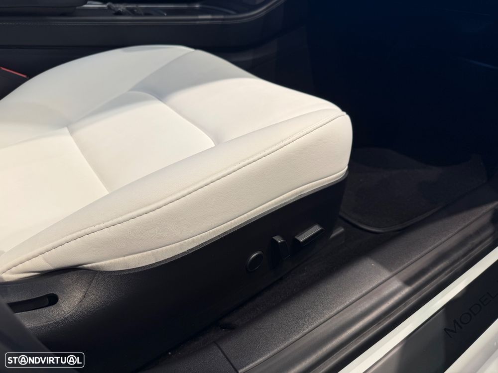 Tesla Model 3 Performance Dual Motor AWD - 38