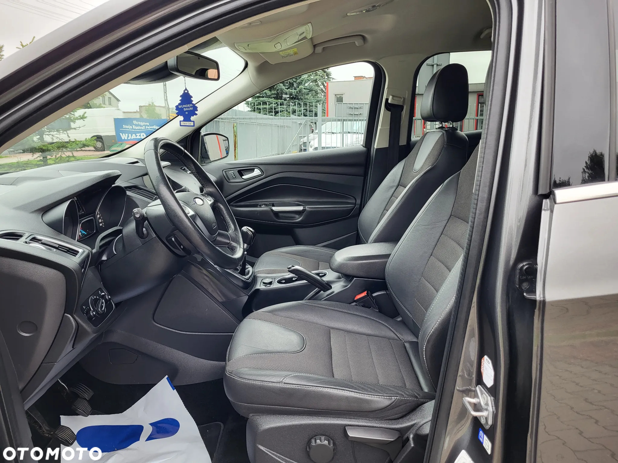 Ford Kuga 1.5 EcoBoost 2x4 Titanium - 16