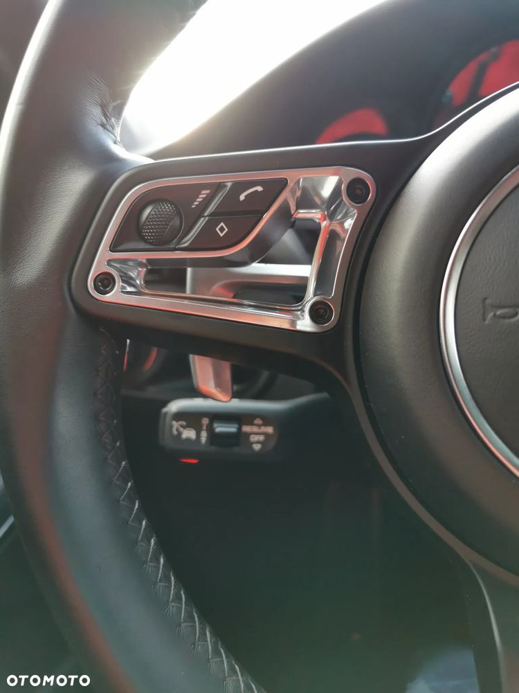 Porsche 911 Carrera 4 GTS PDK - 13