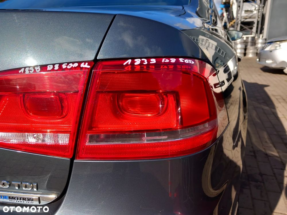 VW PASSAT B7 LAMPA PRAWA TYLNA PRAWY TYŁ W BŁOTNIK SEDAN - 2