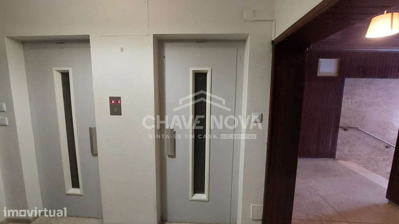 T3 Renovado c/ Varanda no Bonfim (Praça Velásquez) - Grande imagem: 4/26