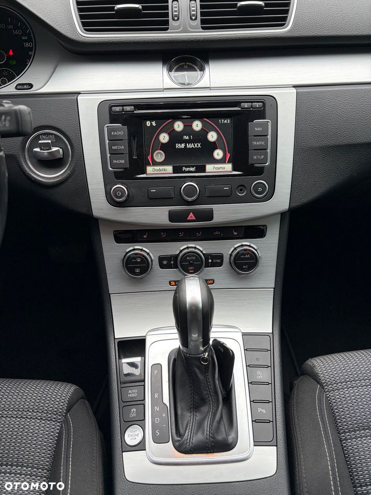 Volkswagen Passat - 16