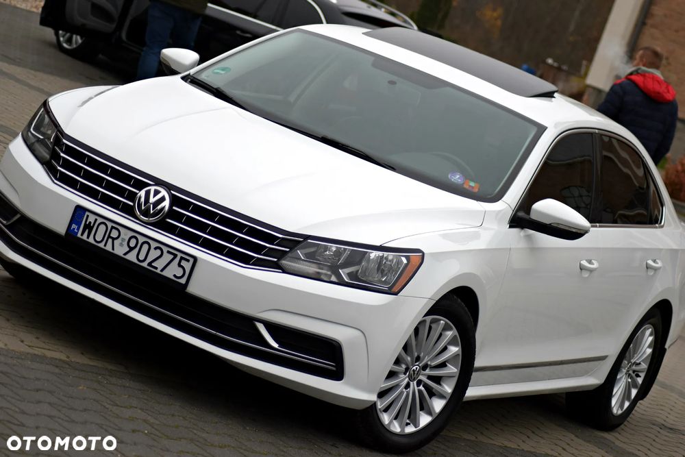 Volkswagen Passat - 1