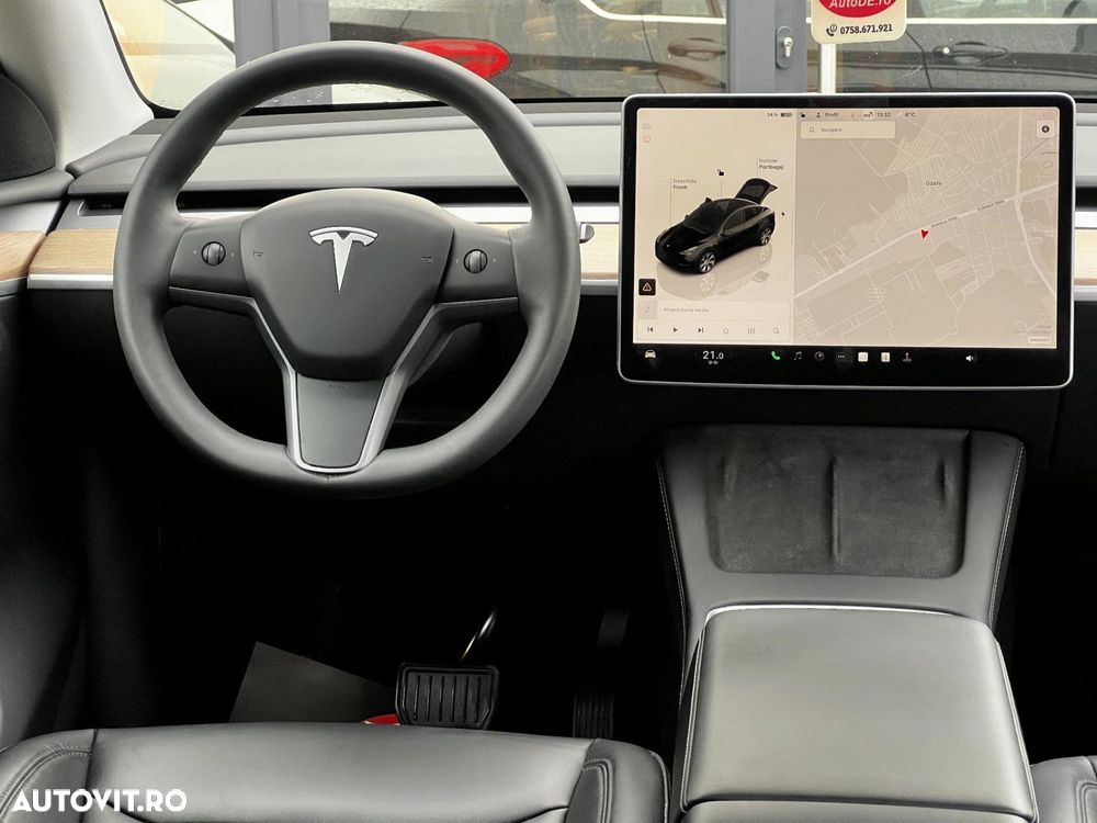 Tesla Model Y - 9