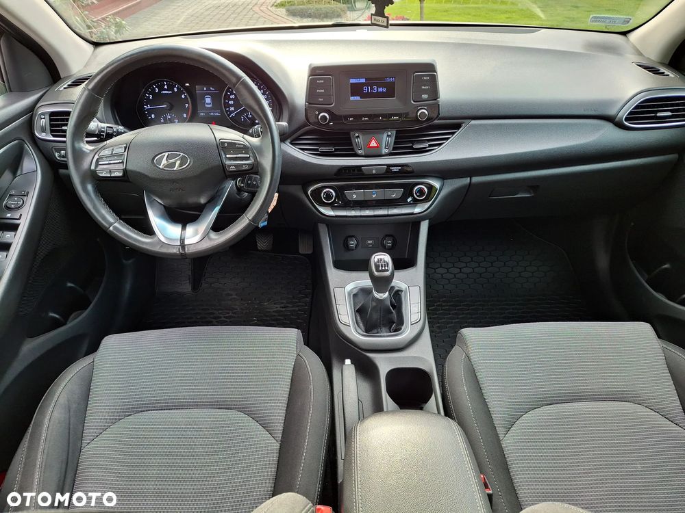 Hyundai i30 1.5 DPI Classic + - 13