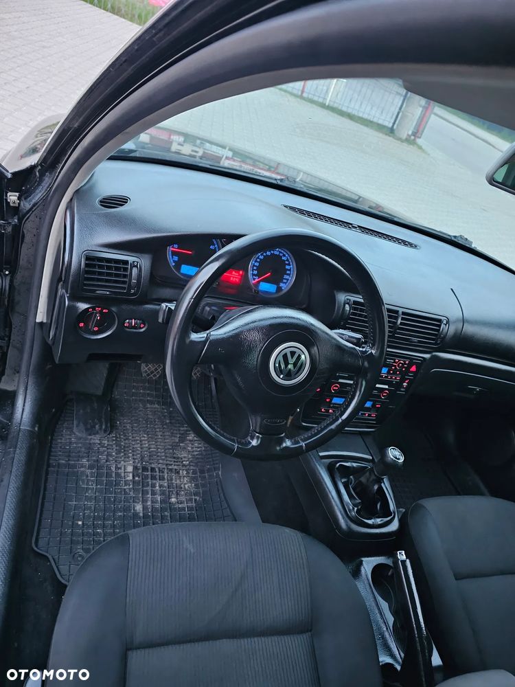 Volkswagen Passat 1.9 TDI Comfortline Family - 32
