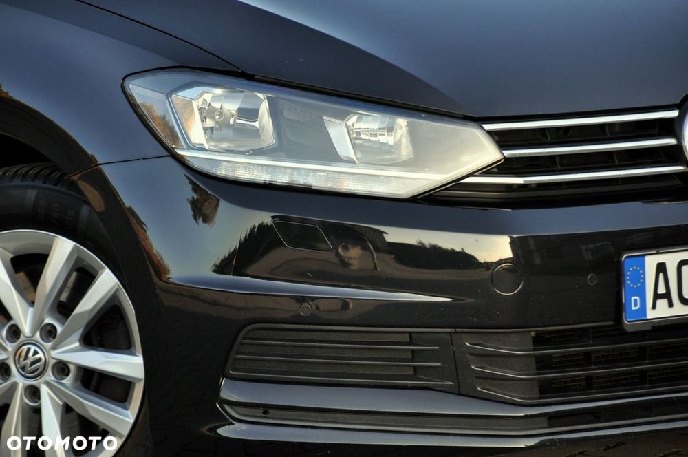 Volkswagen Touran - 12